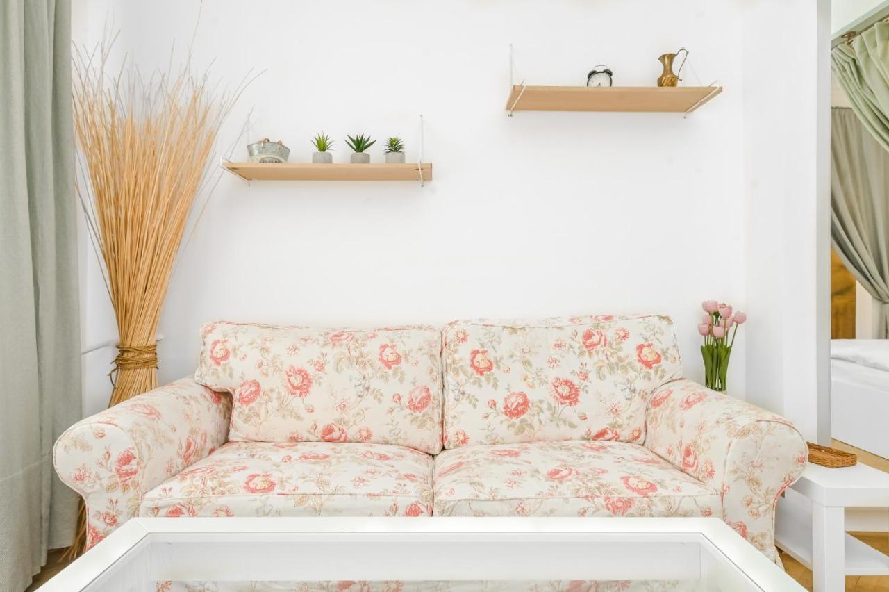 Floral Studio Retreat In Sofia City Center By Flat Mаnager Εξωτερικό φωτογραφία